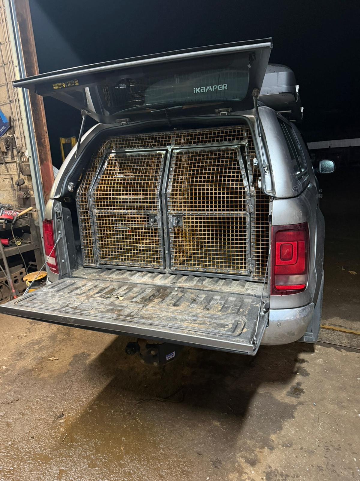 Mobile workshop truck with cages